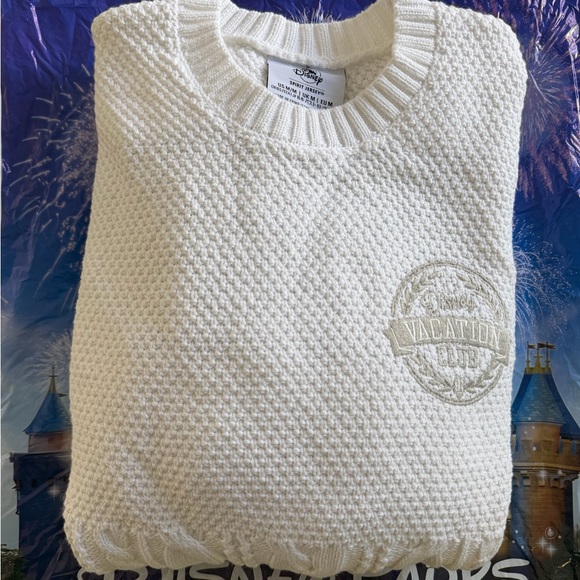 Disney Vacation Club White Crew Spirit Jersey M - Picture 2 of 9